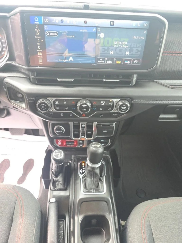 Used 2025 Green Jeep Rubicon image 15