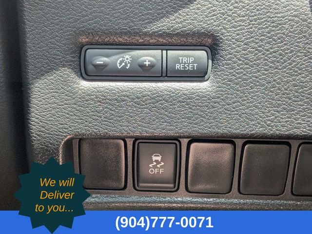 Used 2016 Silver Nissan SV image 27