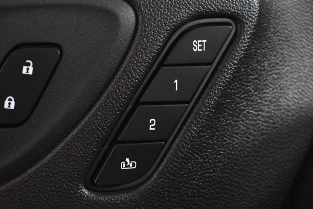 Used 2023  Buick Essence image 36