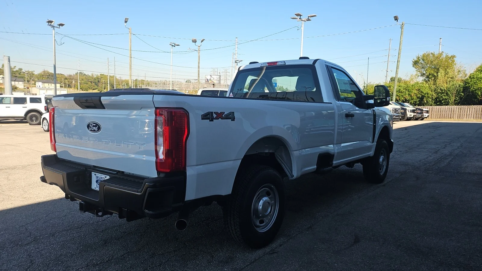 New 2027 Oxford White Ford XL 4WD image 5