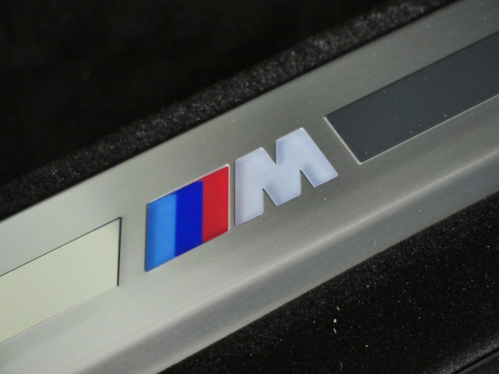New 2026 Carbon Black Metallic BMW xDrive60 image 24