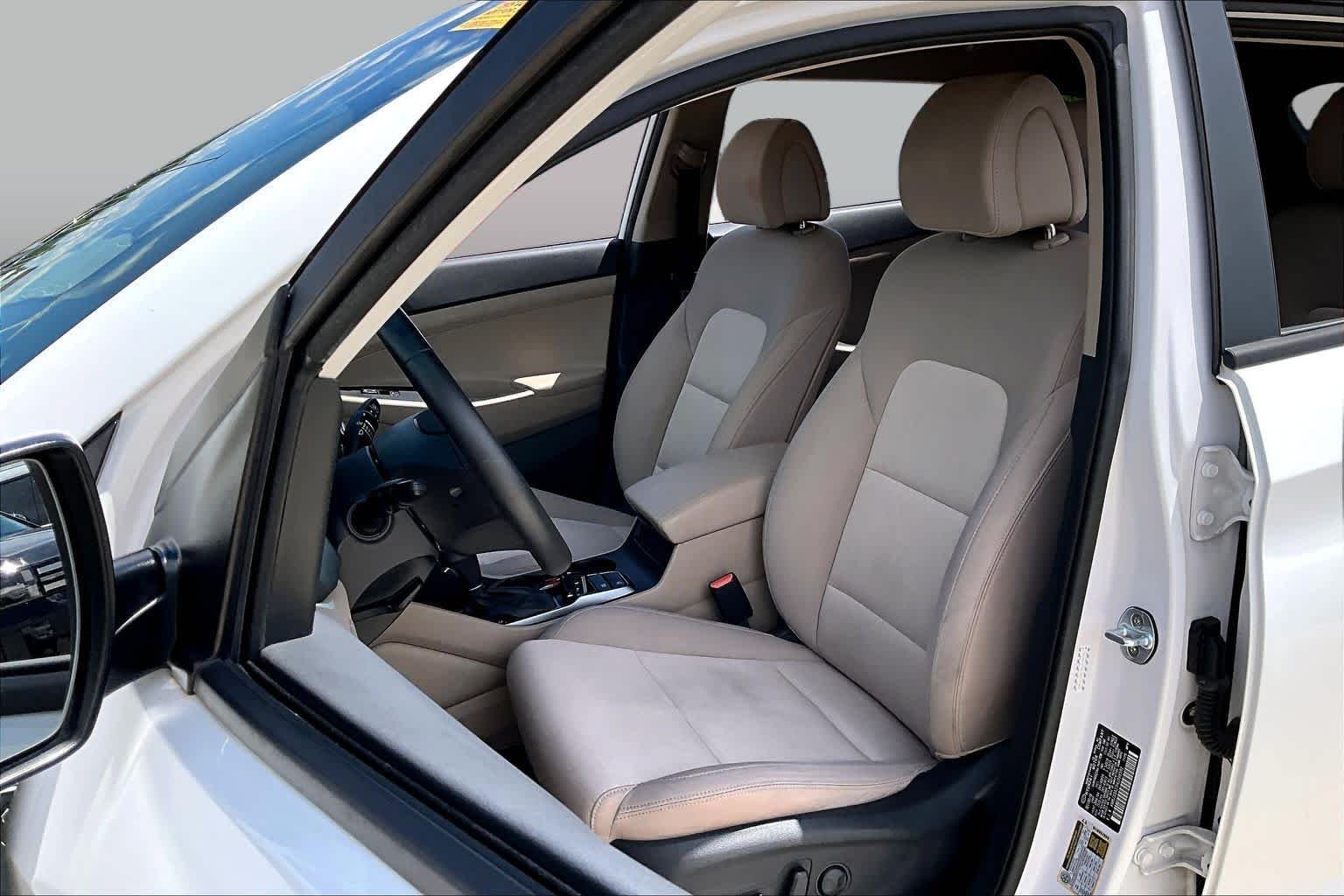 Used 2017 Dazzling White Hyundai Sport image 8