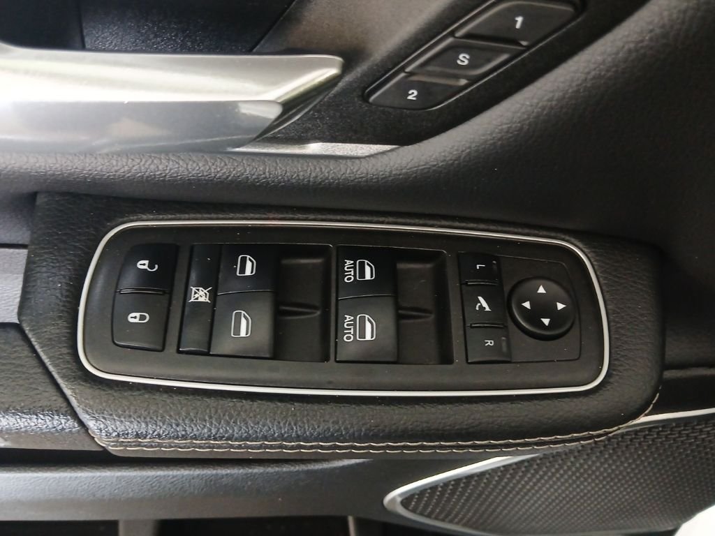 Used 2022 White Ram Laramie image 33