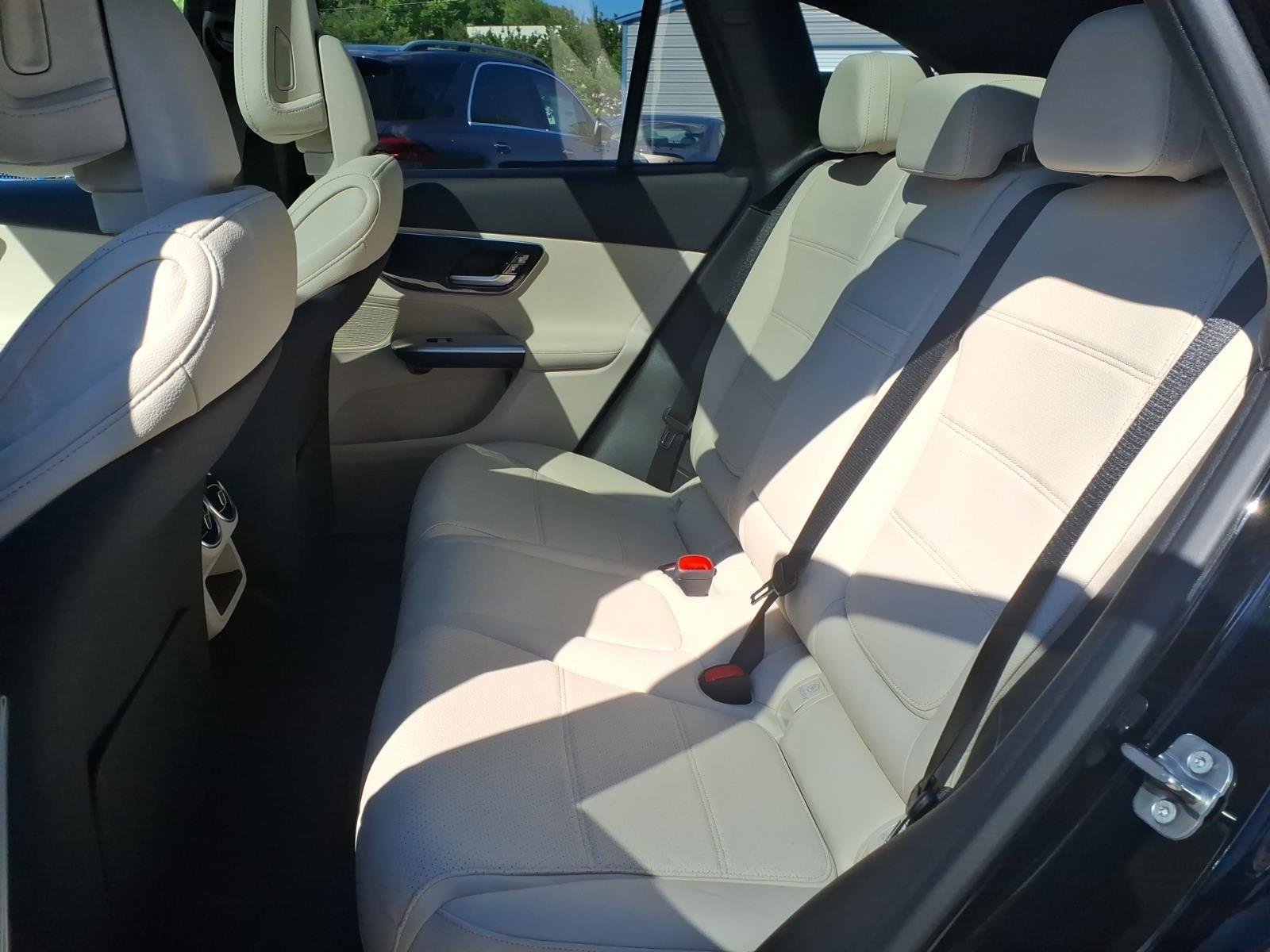 New 2026 BLACK Mercedes-Benz GLC 300 image 18