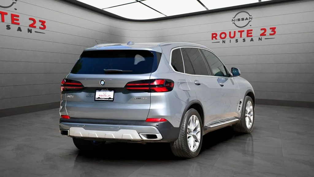 Used 2025 Gray BMW xDrive40i image 7