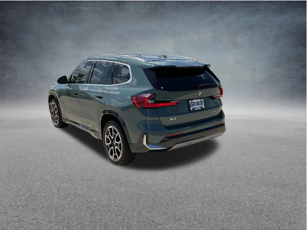 Used 2025 Green BMW xDrive28i image 5