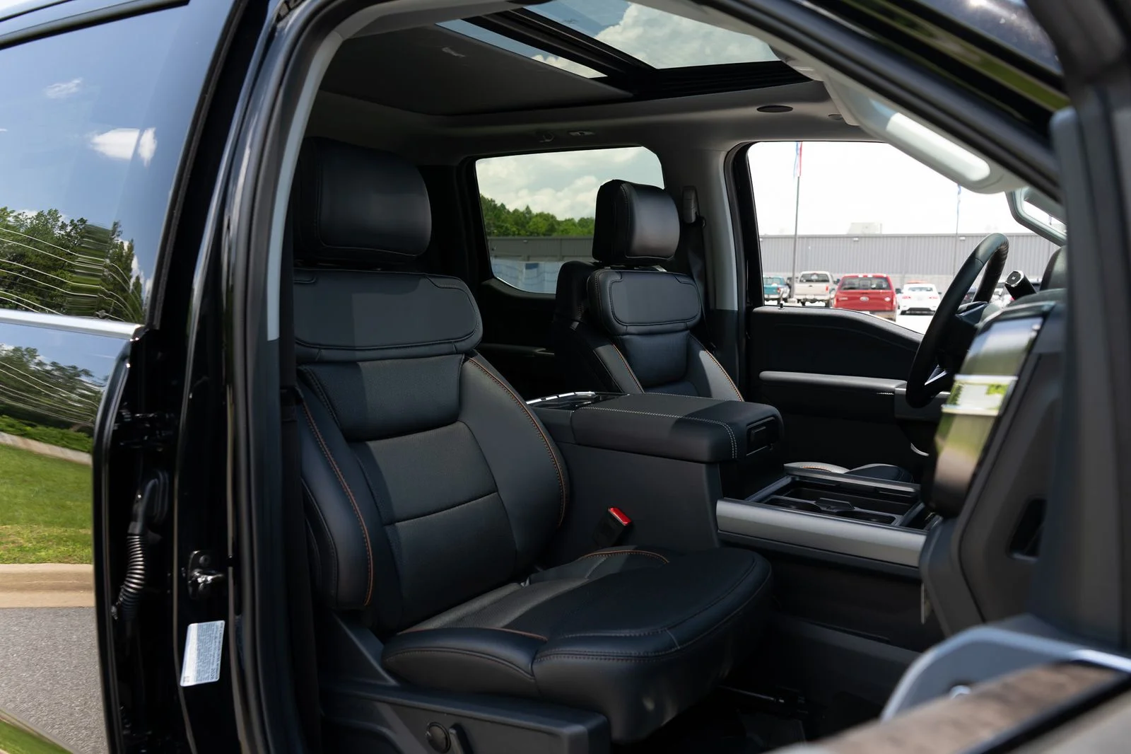 New 2026 Agate Black Metallic Ford F-250® Lariat® image 35