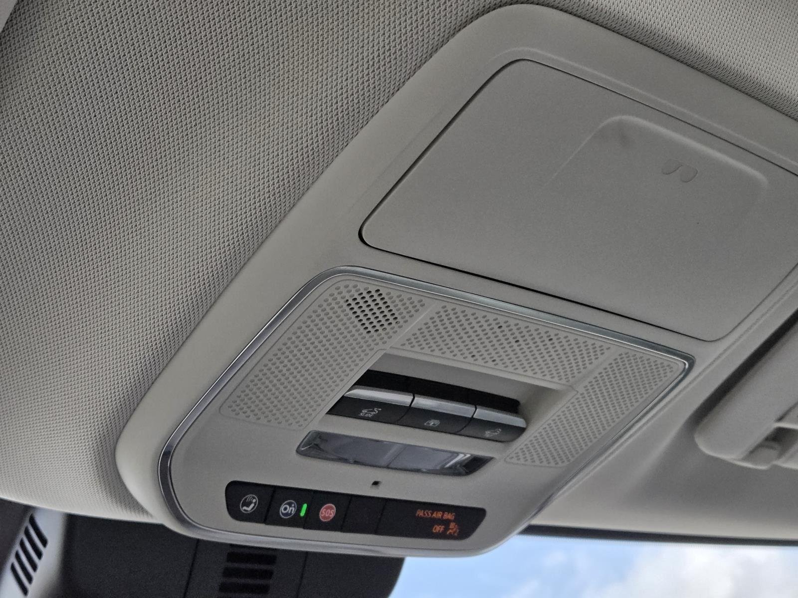 Used 2024 White Frost Tricoat GMC FWD Denali image 31