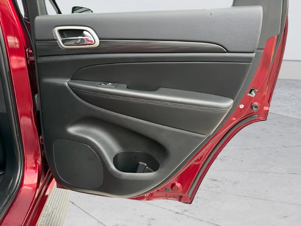 Used 2022 Red Jeep Laredo X image 22