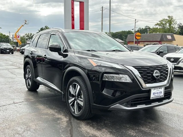 Used 2022 Black Nissan SL image 13