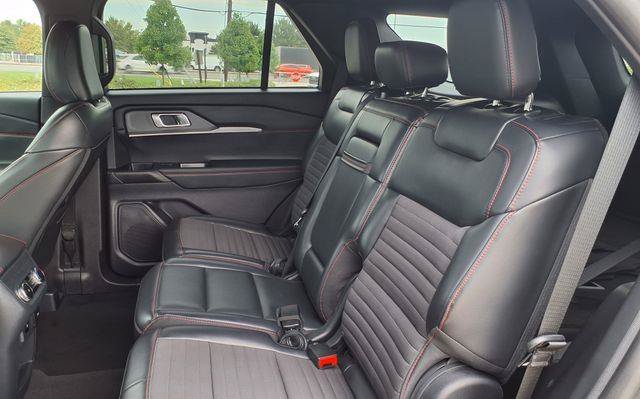 Used 2025 Gray Ford ST-Line image 18