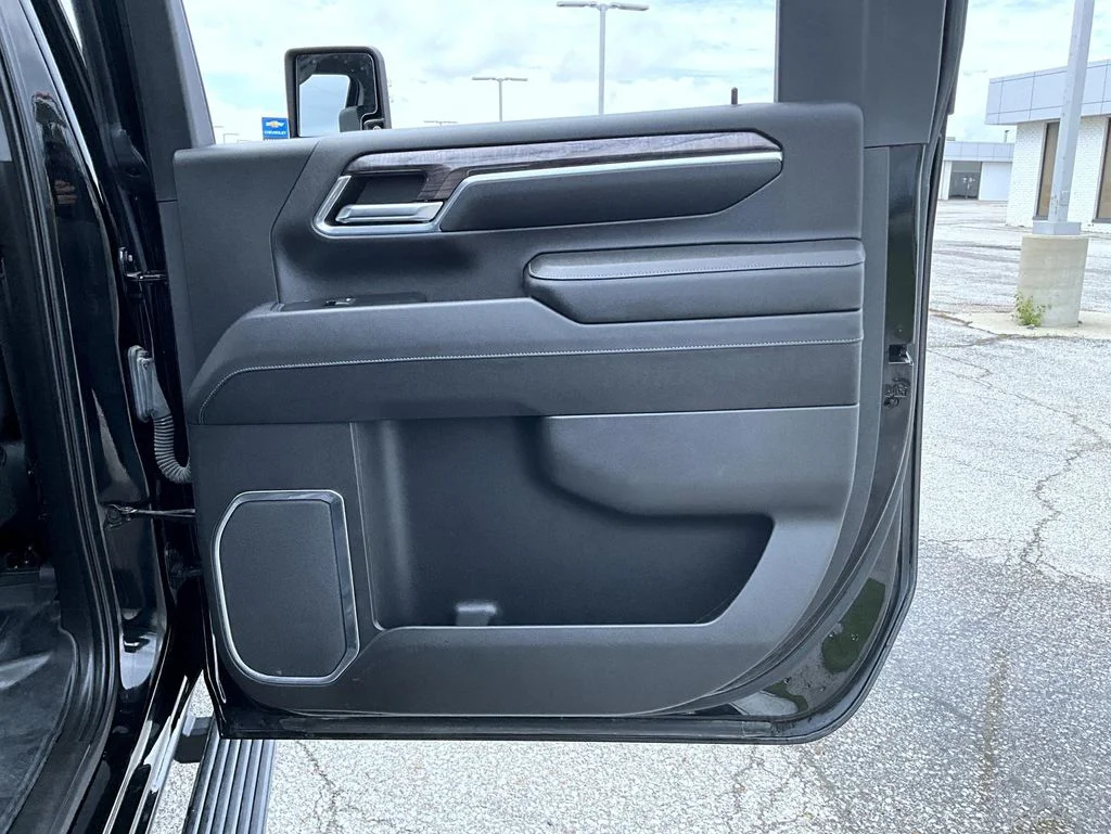 2024 Chevrolet Silverado 3500HD LTZ - Photo 17