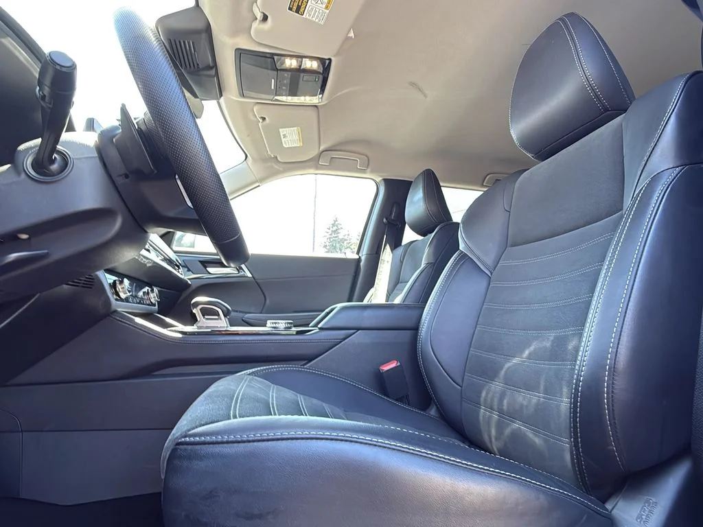 Used 2025 Gray Mitsubishi SE image 12