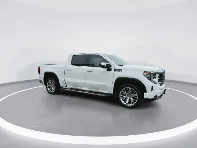 Used 2023  GMC Denali image 2