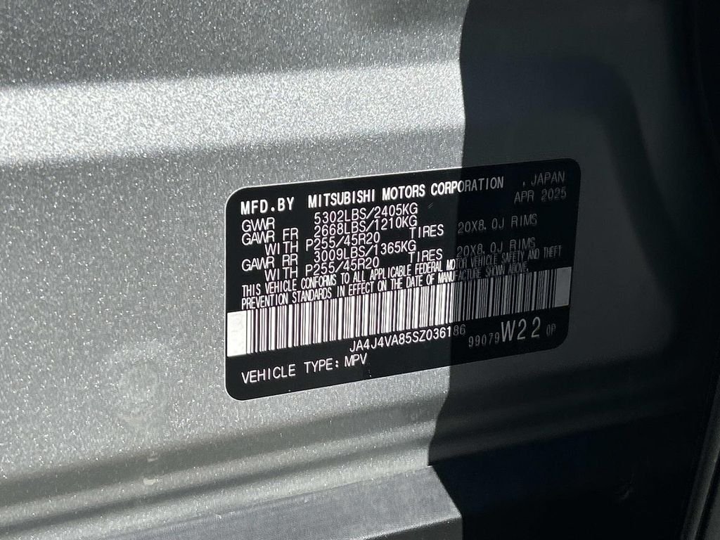 Used 2025 Silver Mitsubishi SE image 10