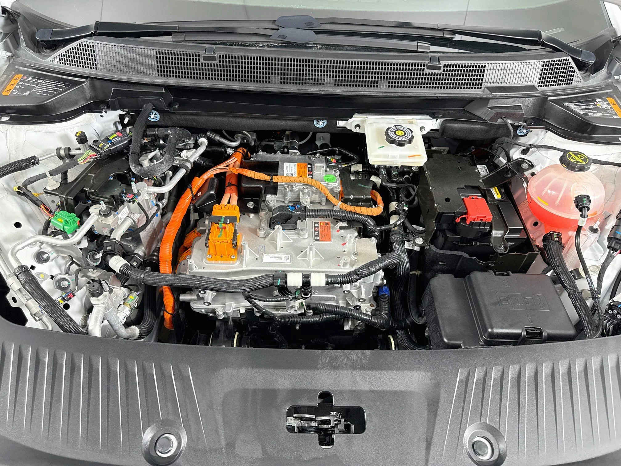 Used 2025 Summit White Chevrolet LT image 32