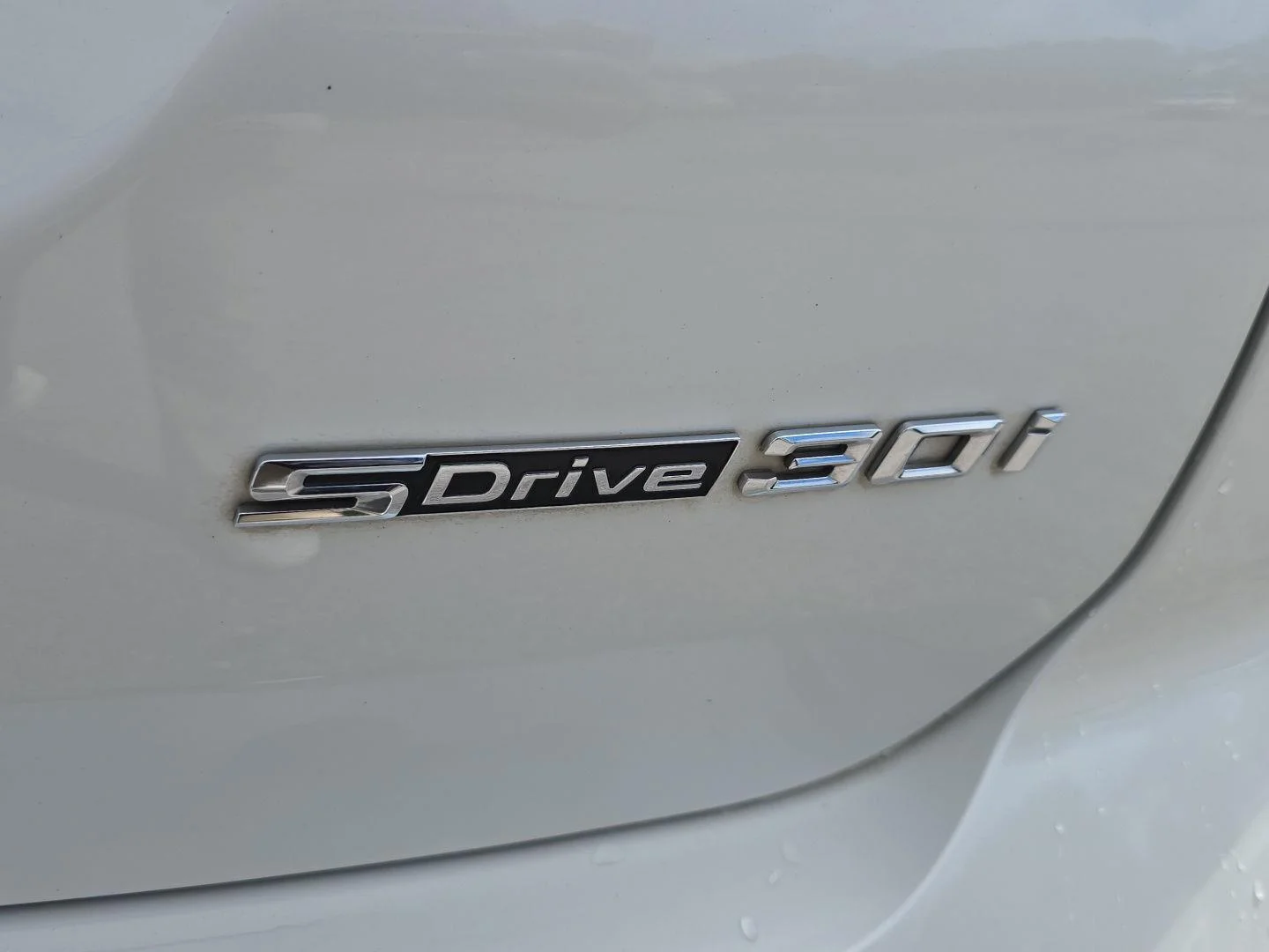 Used 2024 Mineral White Metallic BMW sDrive30i image 5