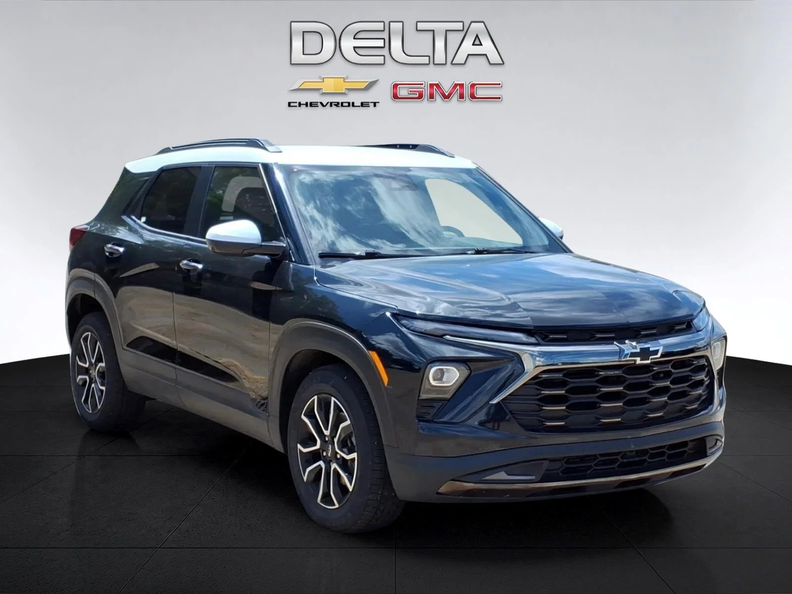Used 2024 Mosaic Black Metallic Chevrolet ACTIV image 7