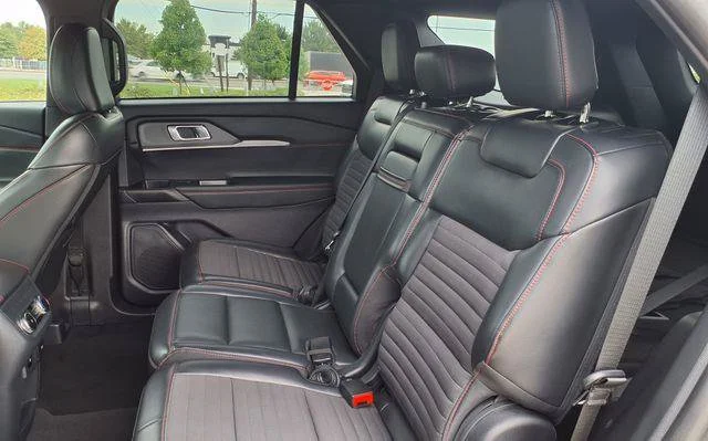 Used 2025 Gray Ford ST-Line image 18
