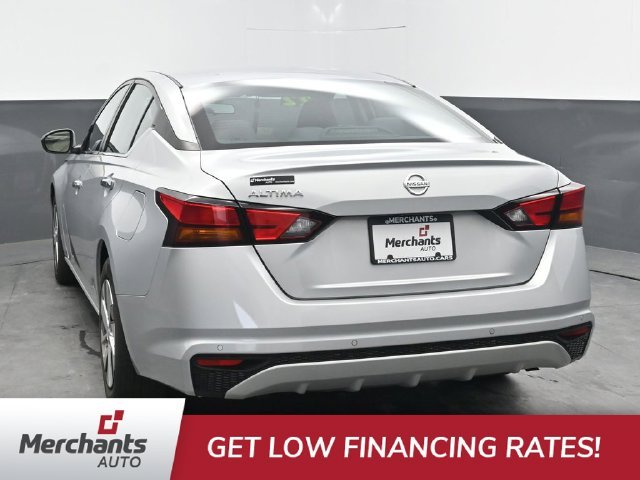 Used 2022 Silver Nissan 2.5 S image 5