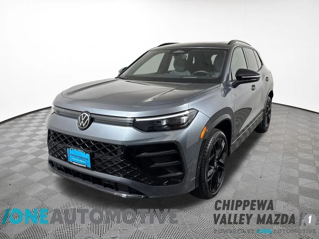 2025 Volkswagen Tiguan 2.0T SE R-Line Black 4Motion's photo