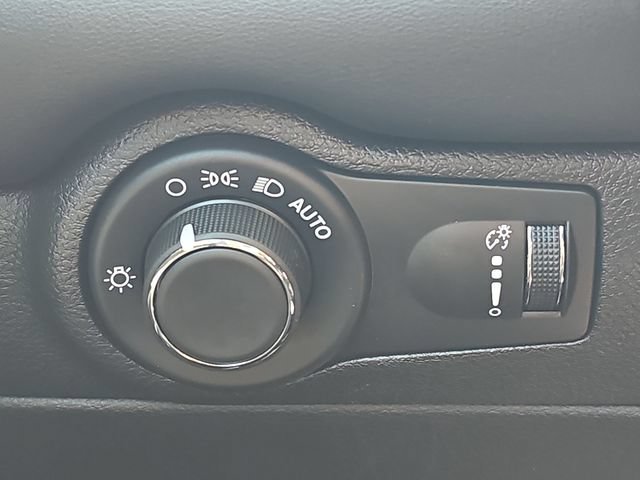 Used 2025  Dodge R/T Premium image 20