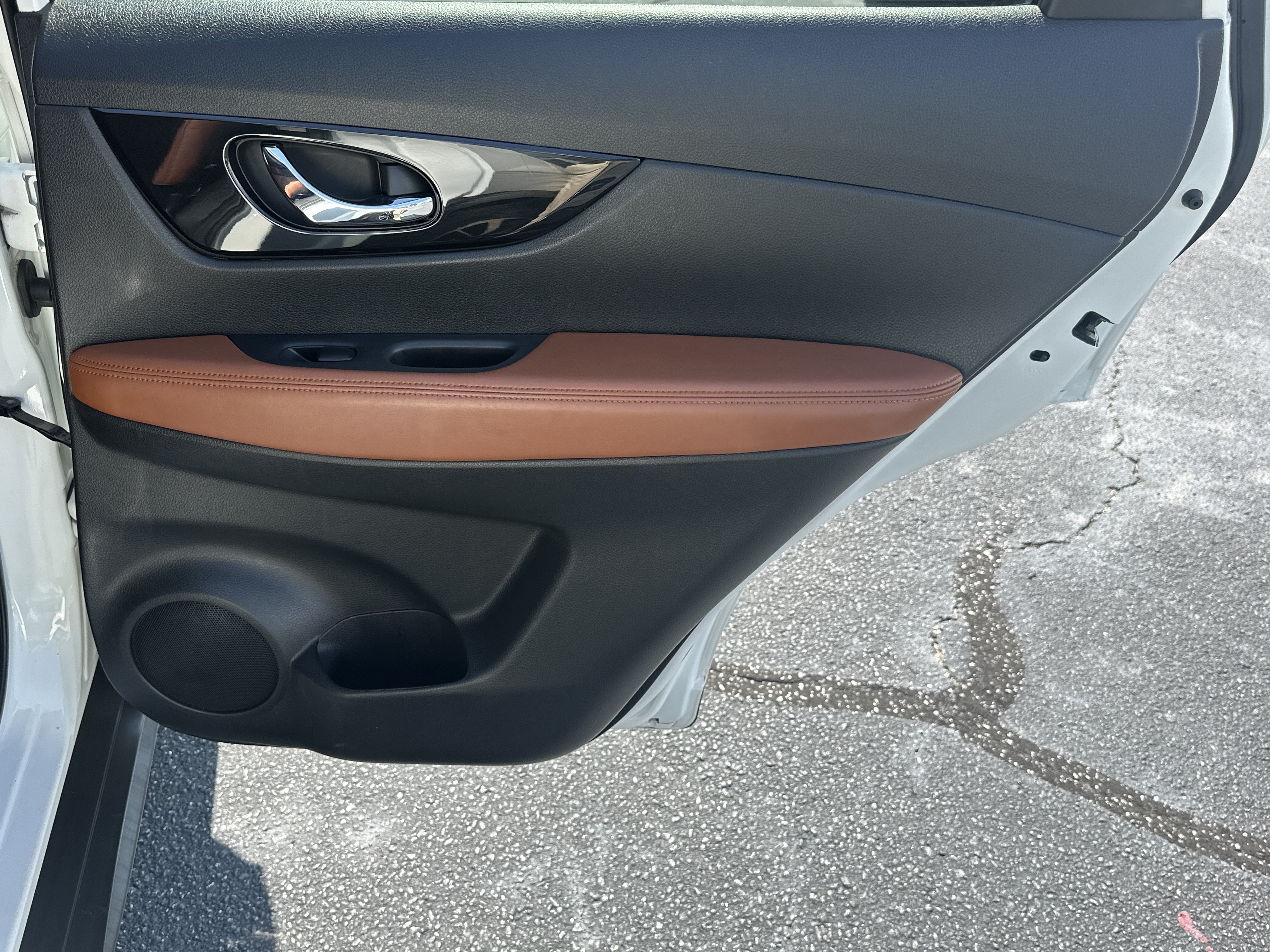 Used 2019 Pearl White Tricoat Nissan SL image 17