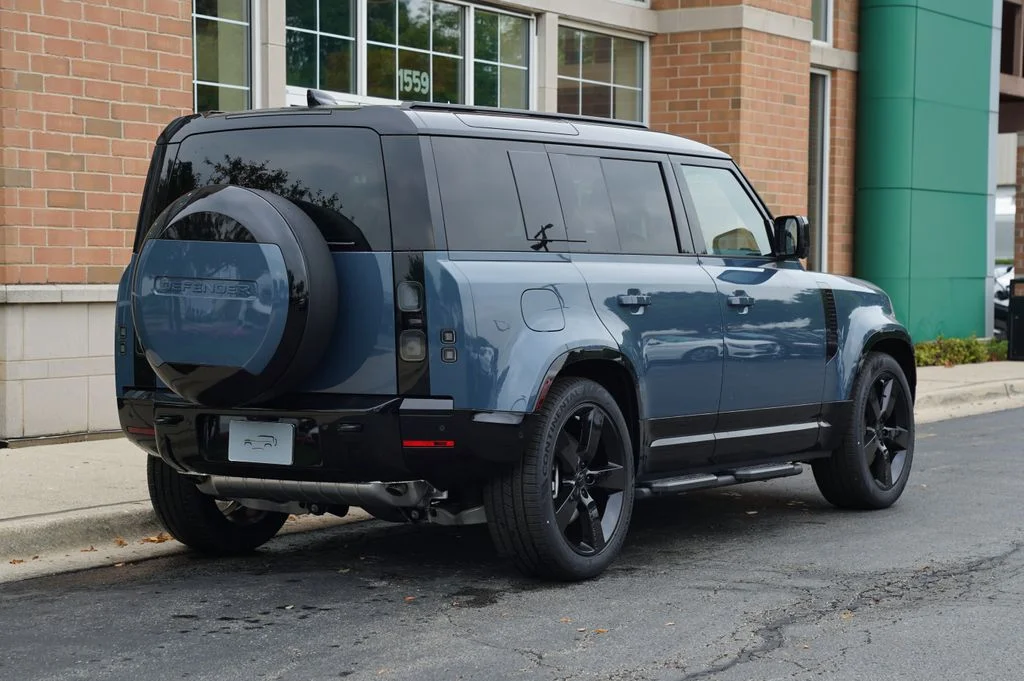 New 2026 Tasman Blue Land Rover X-Dynamic SE image 6