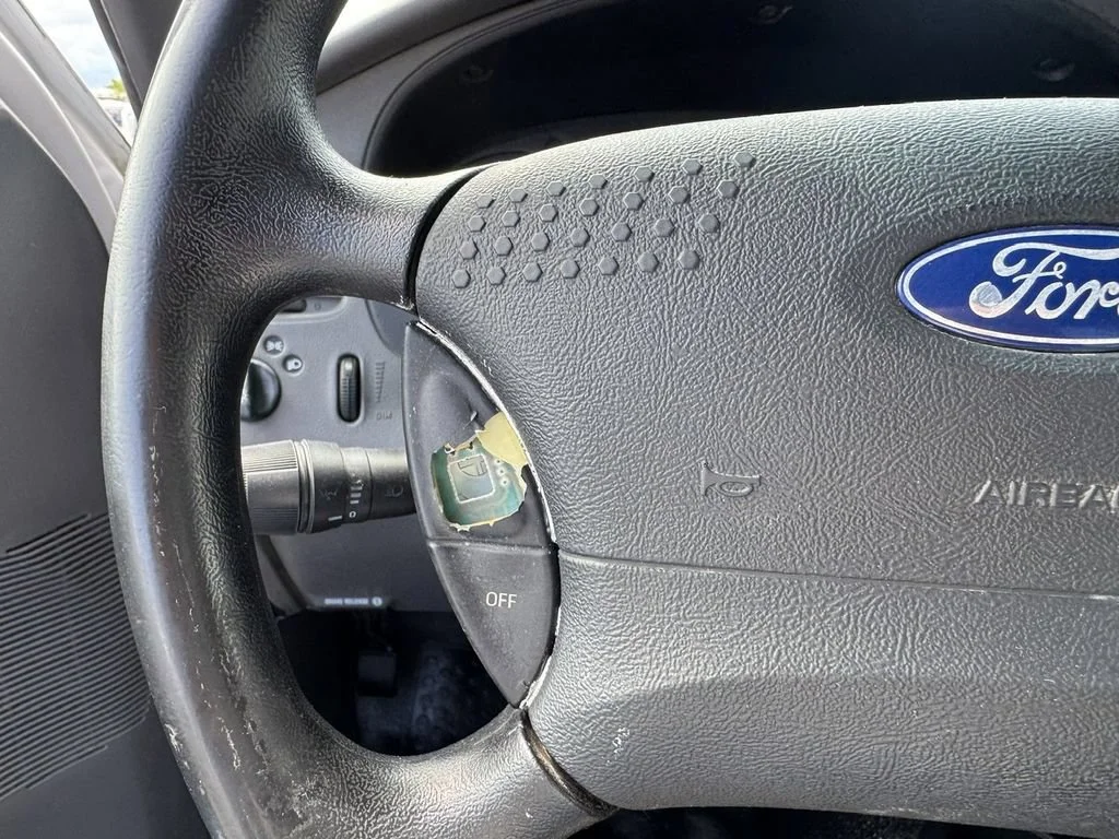 Used 2001 White Ford  image 27