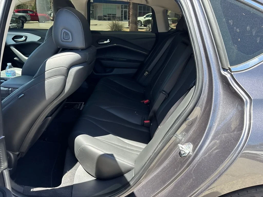 Used 2023  Acura Base image 9