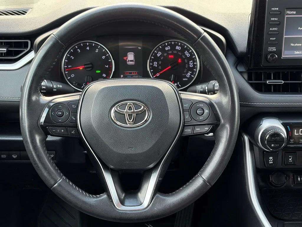 Used 2019 Lunar Toyota XLE Premium image 25