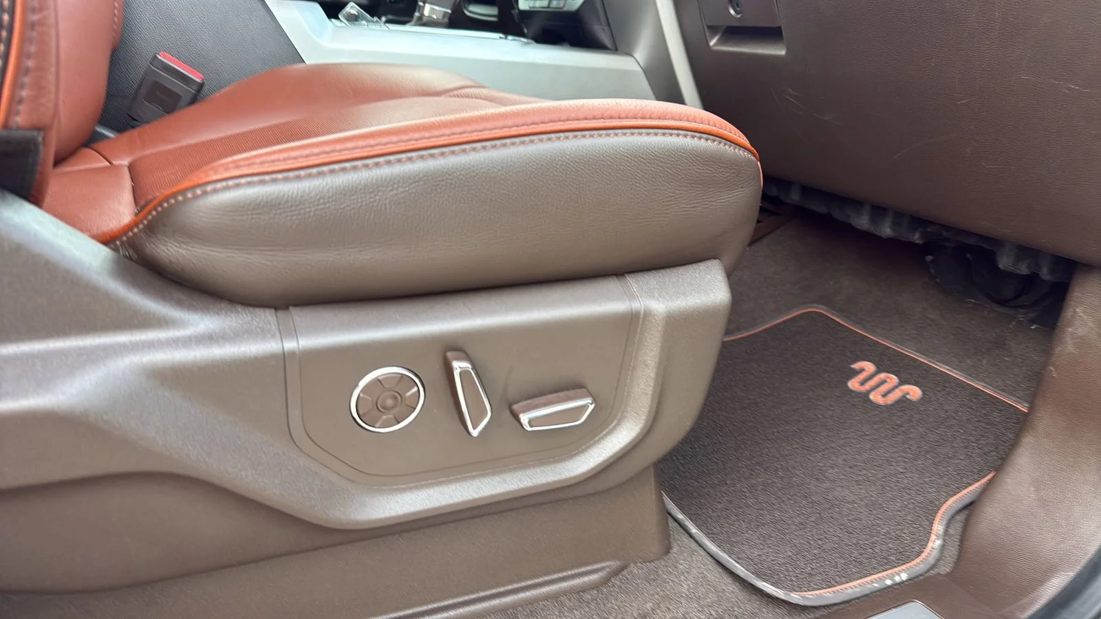 Used 2020 White Ford King Ranch image 25