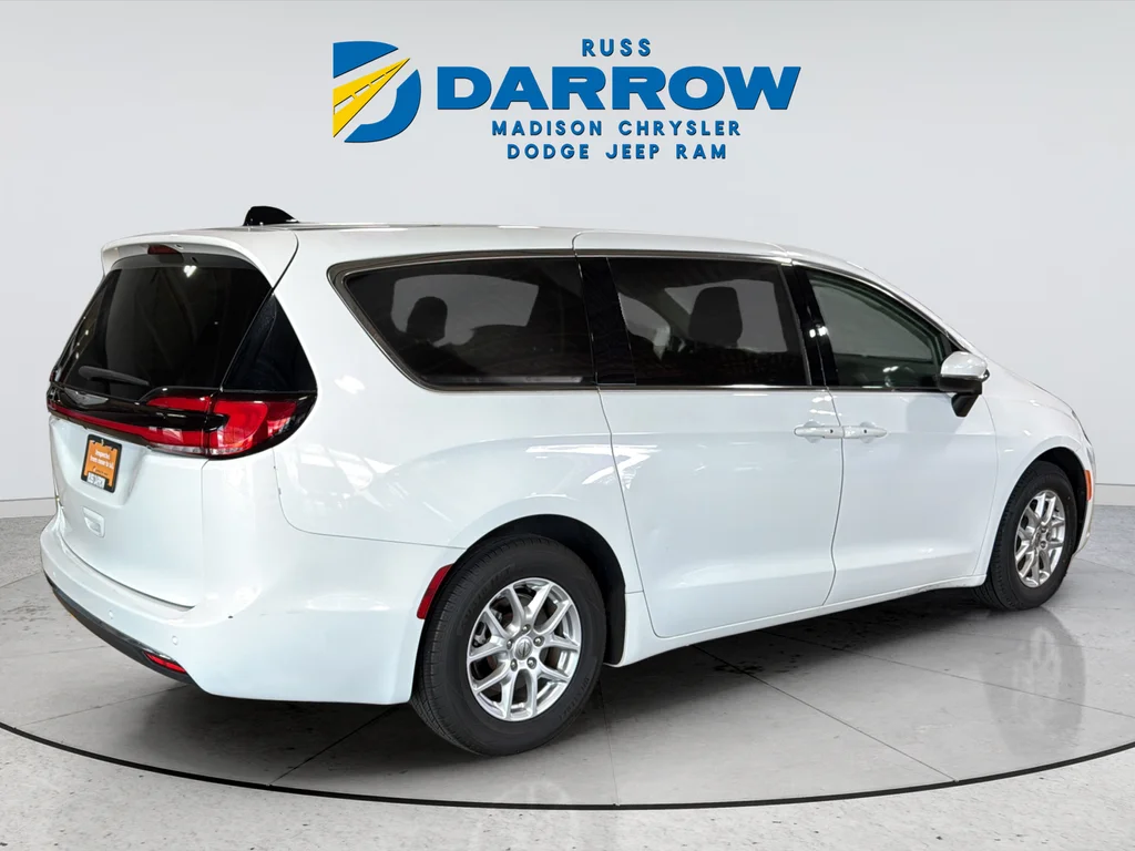 Used 2023 White Chrysler Touring L image 5