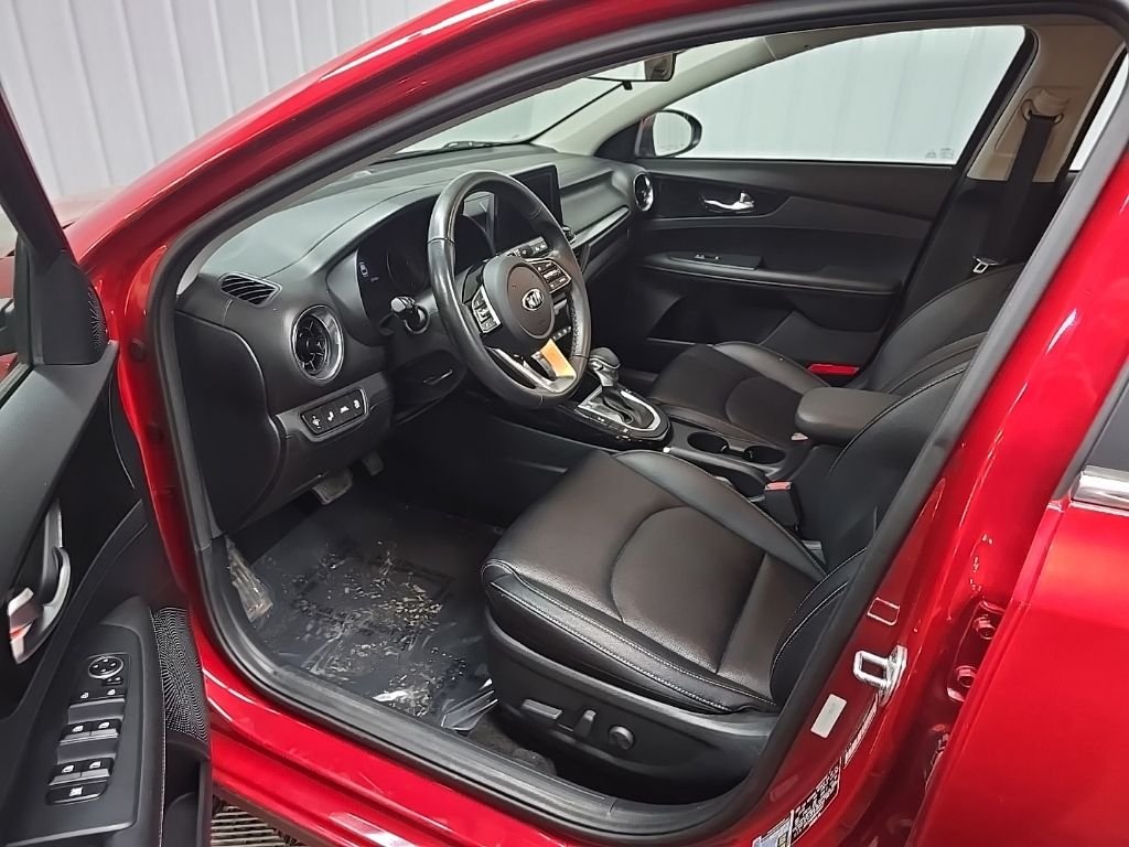 Used 2019 Red Kia EX image 28