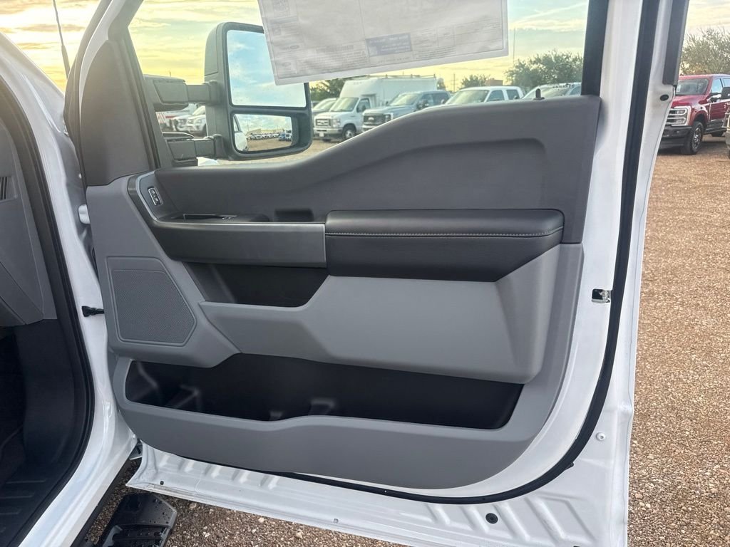 New 2026 Oxford White Ford XL image 32