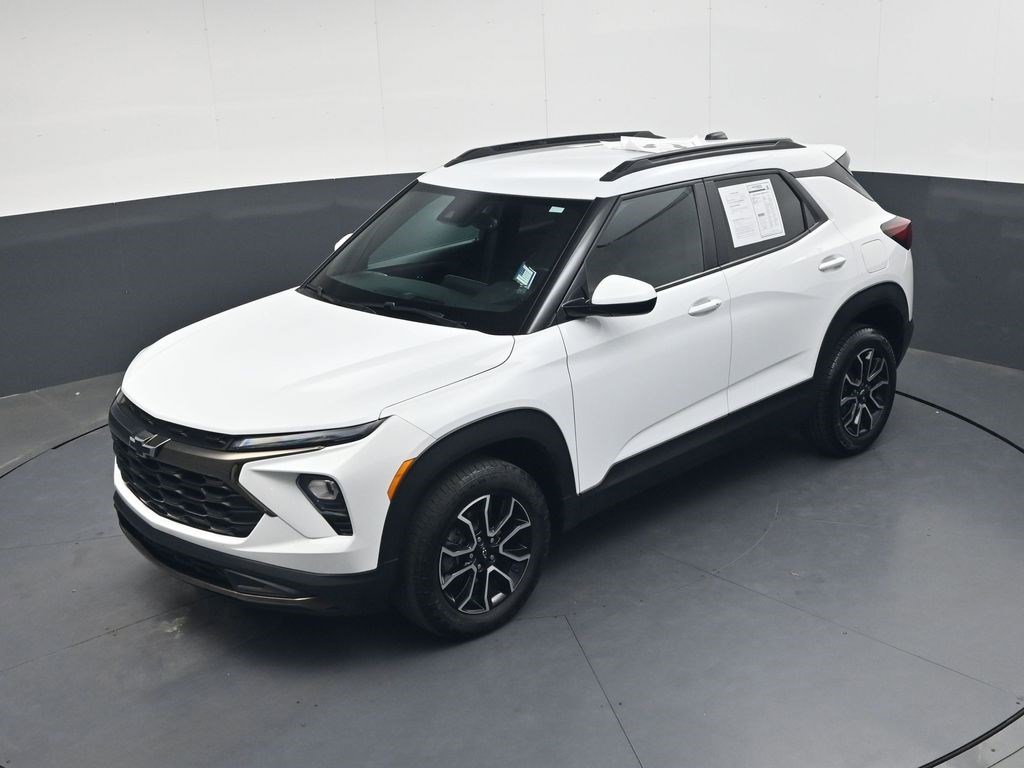 Used 2024 Summit White Chevrolet ACTIV image 28