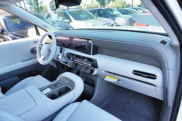 New 2026 White Hyundai SEL Premium image 10