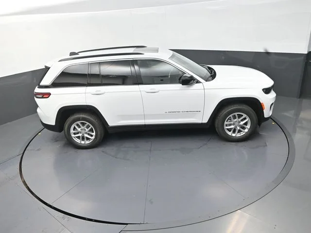 Used 2026 White Jeep Laredo X image 18