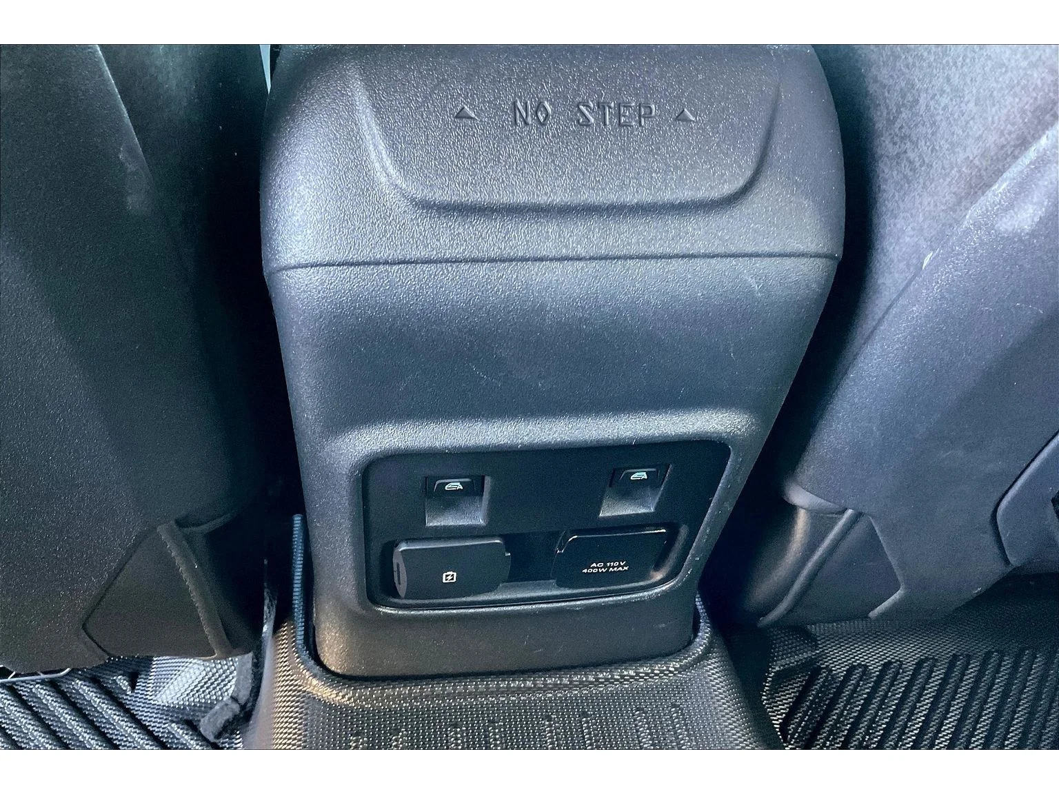 Used 2023  Ford Base image 23