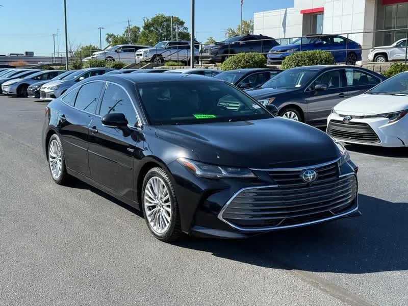2020 Toyota Avalon Limited Hybrid's photo