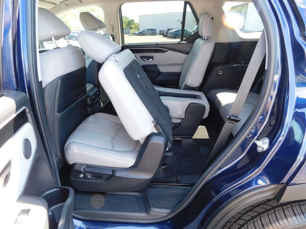 Certified Used 2024 Obsidian Blue Pearl Honda AWD TRG image 34