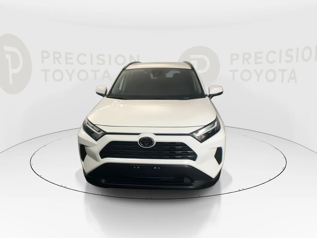 Used 2025 Ice Toyota XLE image 6