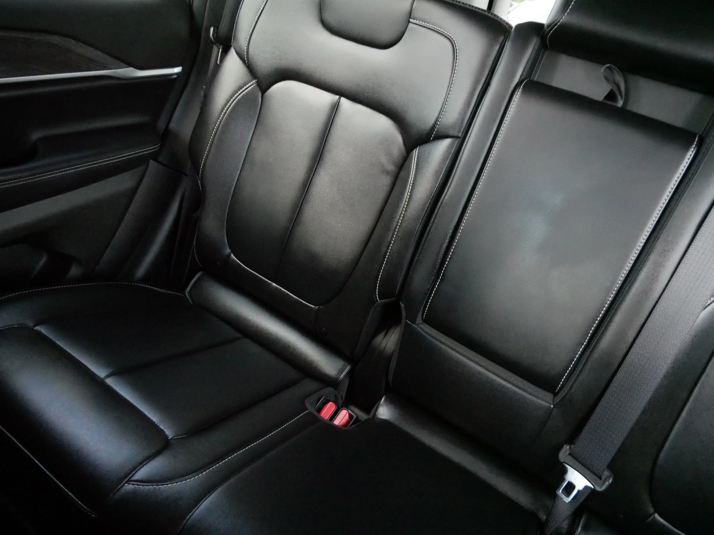 Used 2023 Velvet Red Pearlcoat Jeep Limited image 12