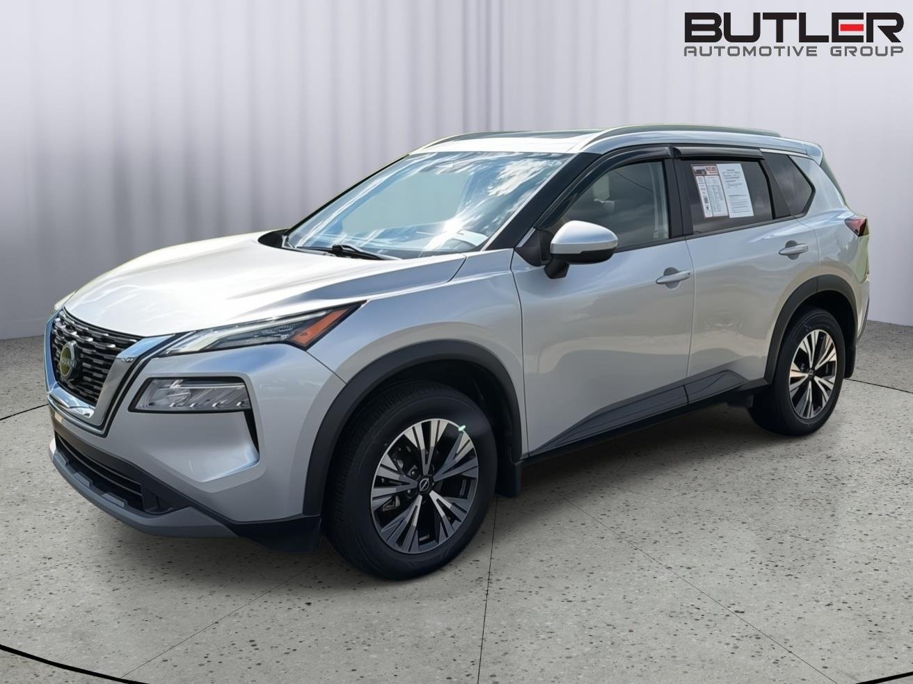 Used 2022 Brilliant Silver Metallic Nissan SV image 1
