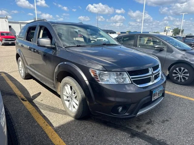 Used 2017 Granite Pearlcoat Dodge SXT image 4