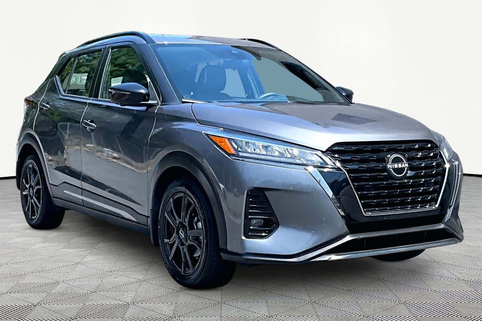 Used 2023 Gun Metallic Nissan SR image 3