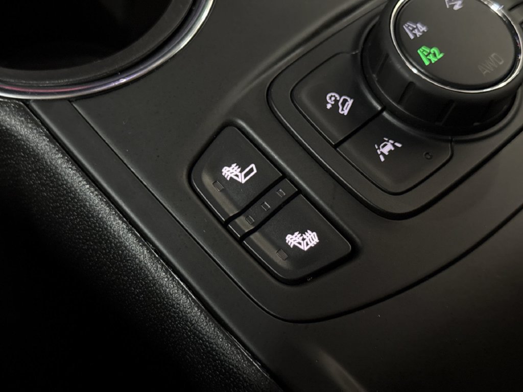 Used 2023 Sterling Metallic GMC SLT image 30