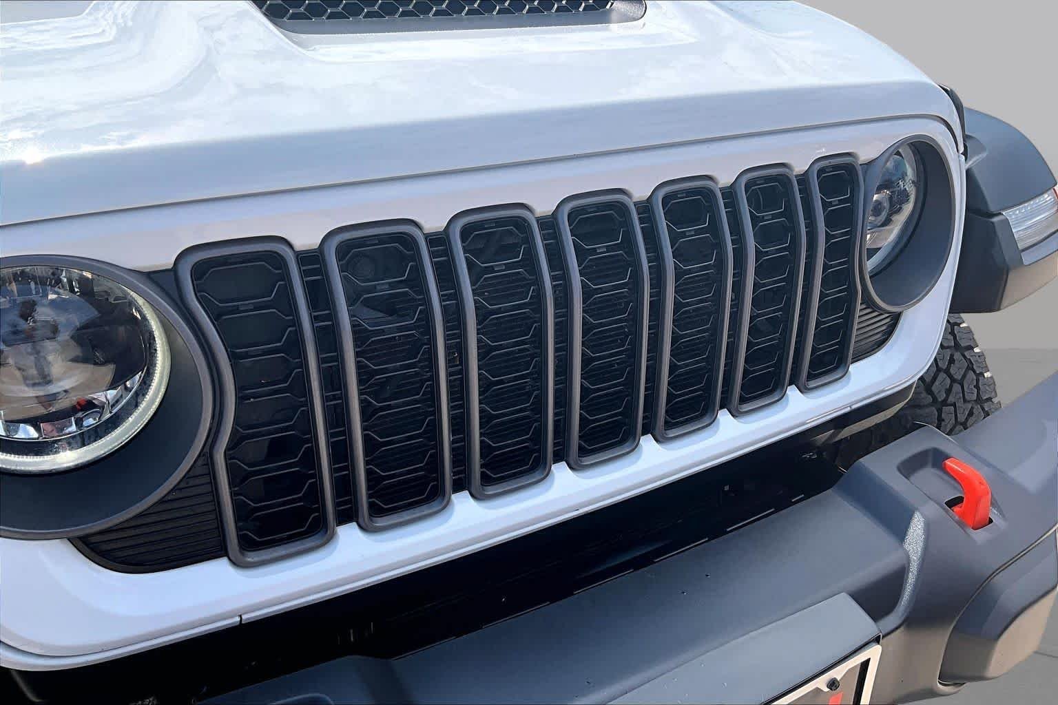 Used 2026 Bright White Clearcoat Jeep Mojave image 28