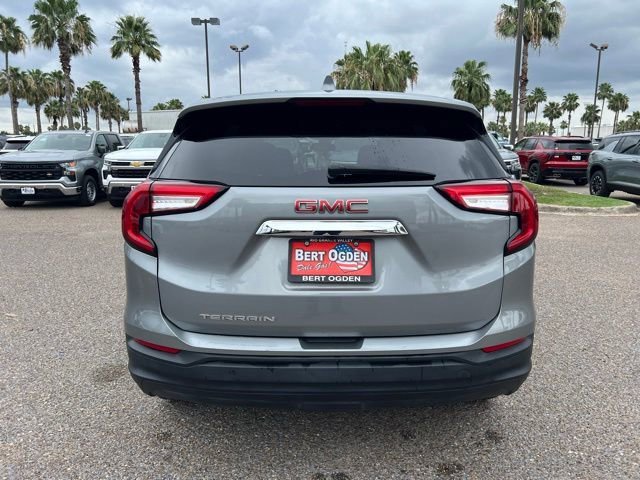 Used 2024 Sterling Metallic GMC SLE image 6