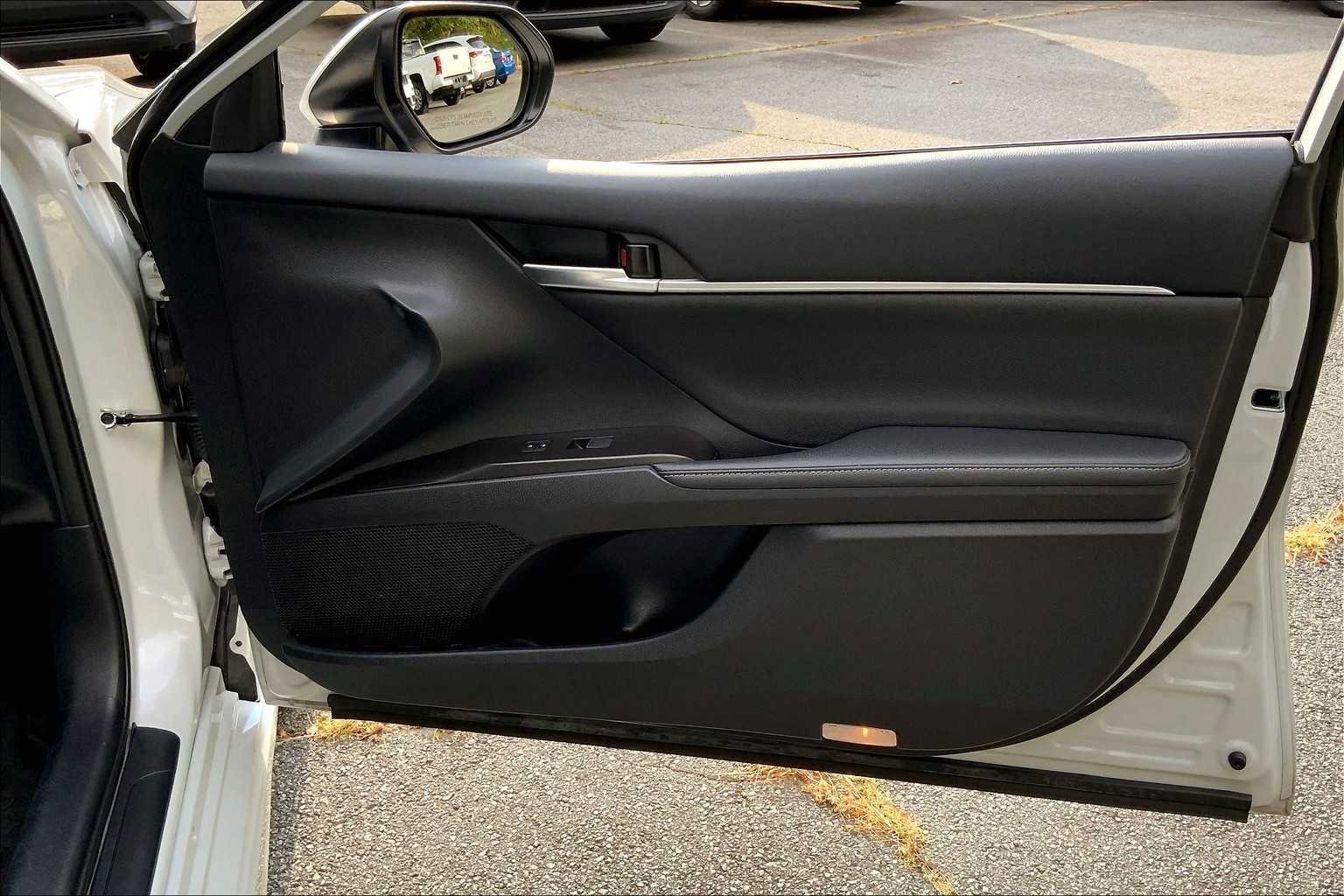 Used 2024 Ice Edge Toyota XSE image 18